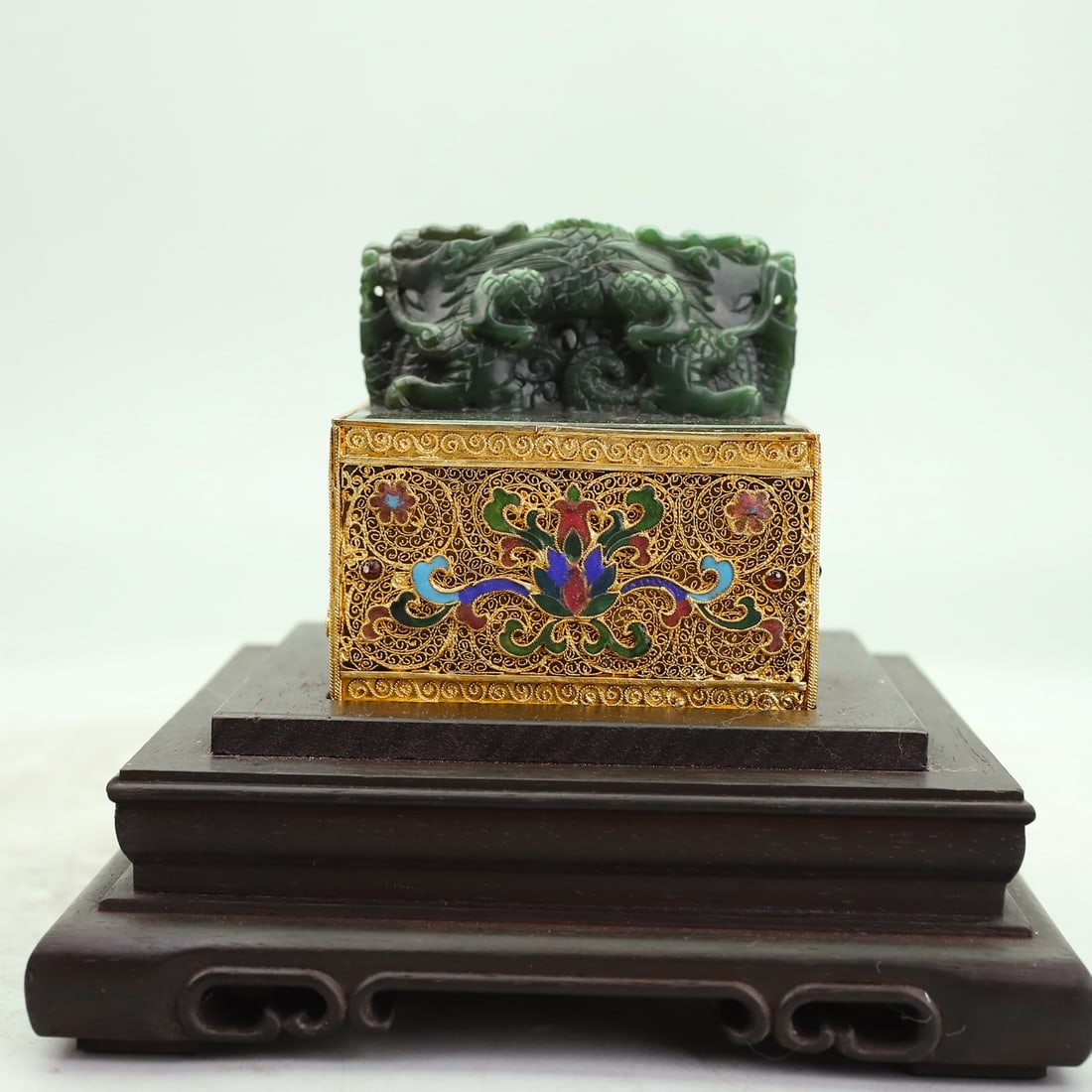 A Exquisite Cloisonne Gilt Inlaid Hetian Jasper Seal: A Exquisite Cloisonne Gilt Inlaid Hetian Jasper Seal,Qing Dynasty, China,Size:3.7inx4.1inx7.9inx7.9in,Weight:3402g 