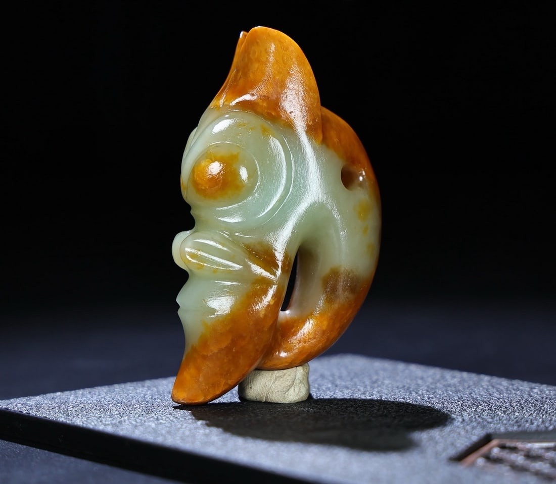 A Exquisite Hetian Jade Dragon Handheld Ornament (1 of 7)