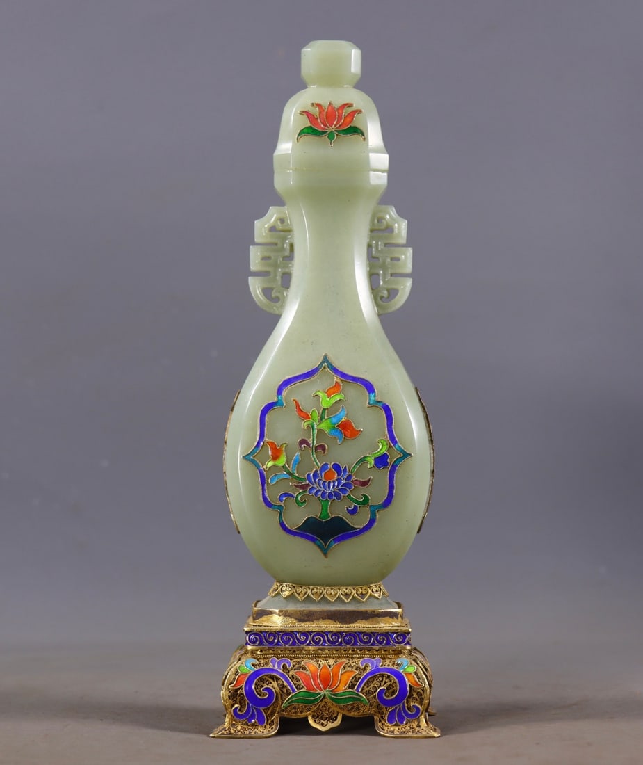 A Exquisite Pure Silver Gilt Inlaid Hetian Jade Double-Ears Vase: A Exquisite Pure Silver Gilt Inlaid Hetian Jade Double-Ears Vase,Qing Dynasty, China,Size:3.1inx2.6inx9.8in, Weight:457g 
