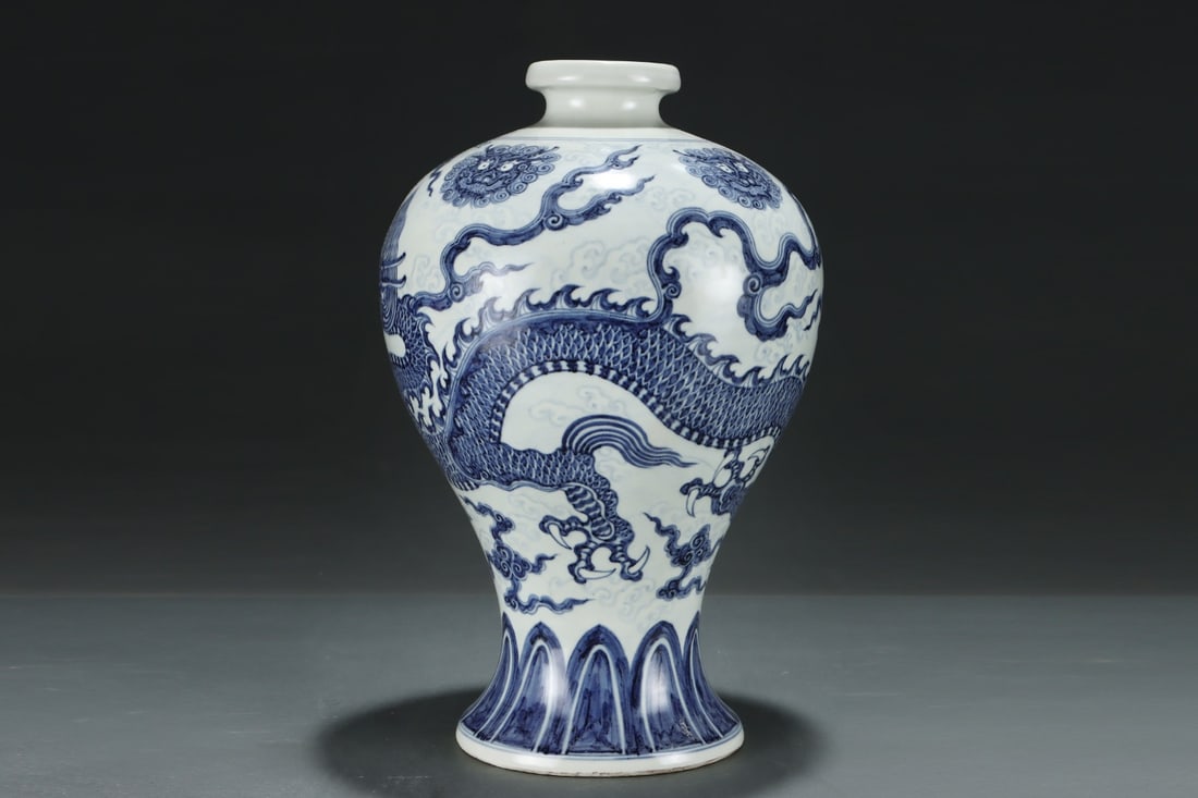A Exquisite Blue and White Dragon Pattern Vase - 3