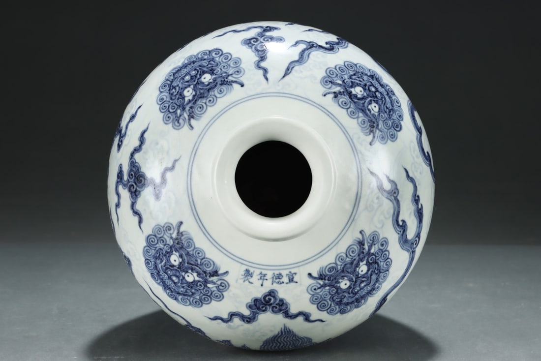 A Exquisite Blue and White Dragon Pattern Vase - 4