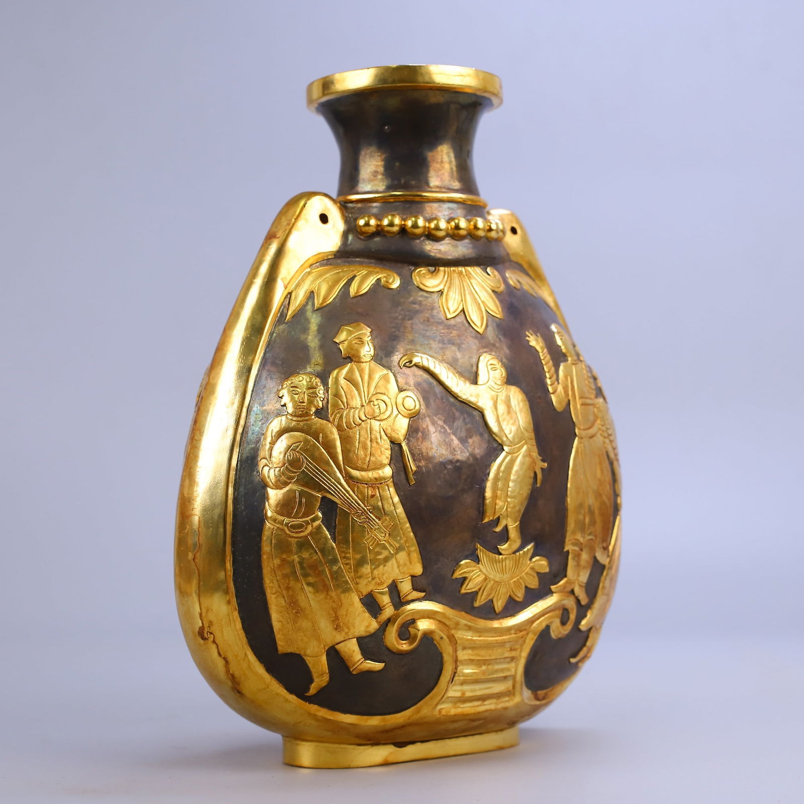 A Exquisite Bronze Gilt Human Pattern Vase - 7