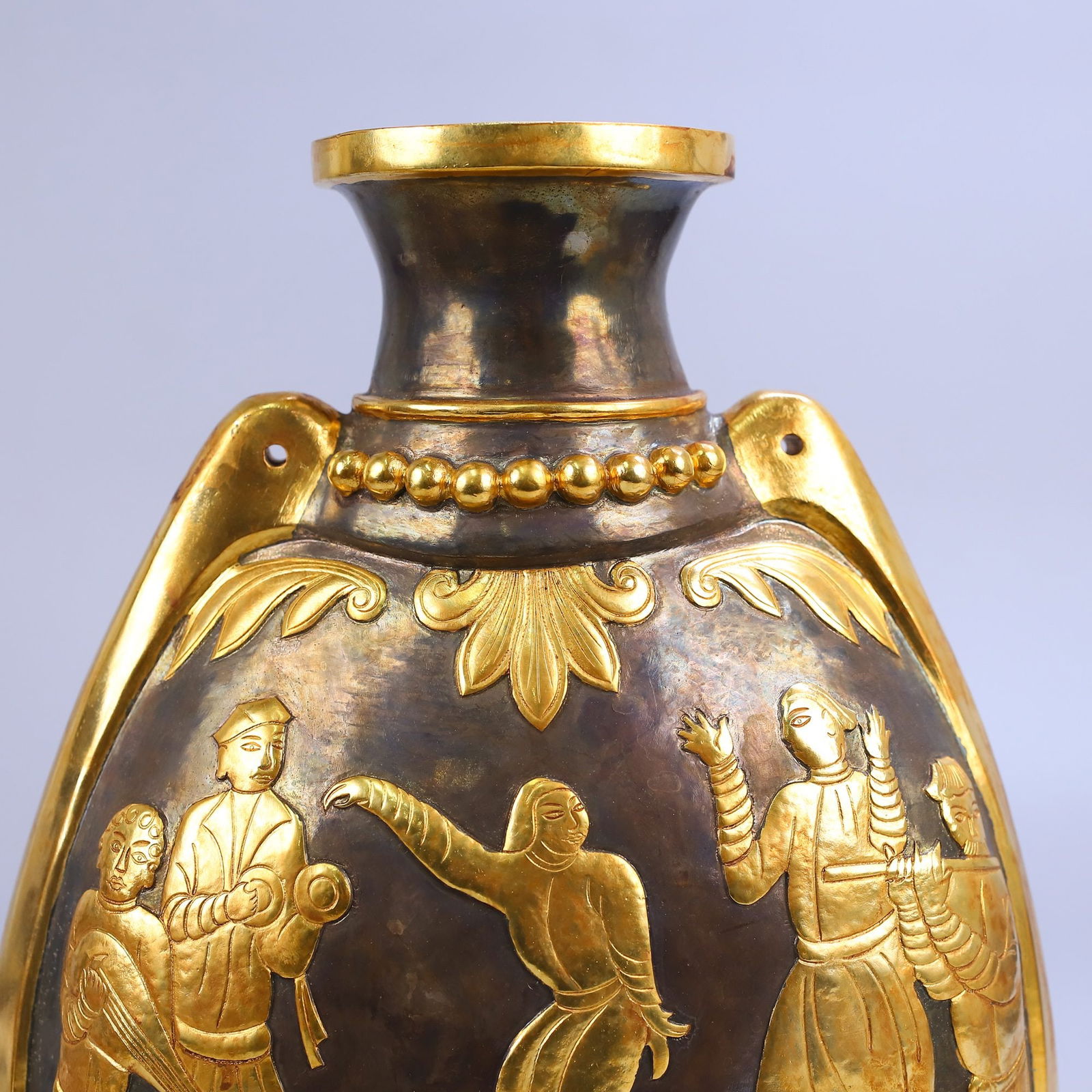 A Exquisite Bronze Gilt Human Pattern Vase - 9