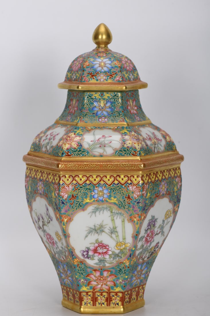 A Exquisite Famille-Rose Gilt Flower-Pattern Jar: A Exquisite Famille-Rose Gilt Flower-Pattern Jar,Qing Dynasty, China,Qianlong Four-character Mark,Size:9.8inx2.4inx5.4inx2.8in 
