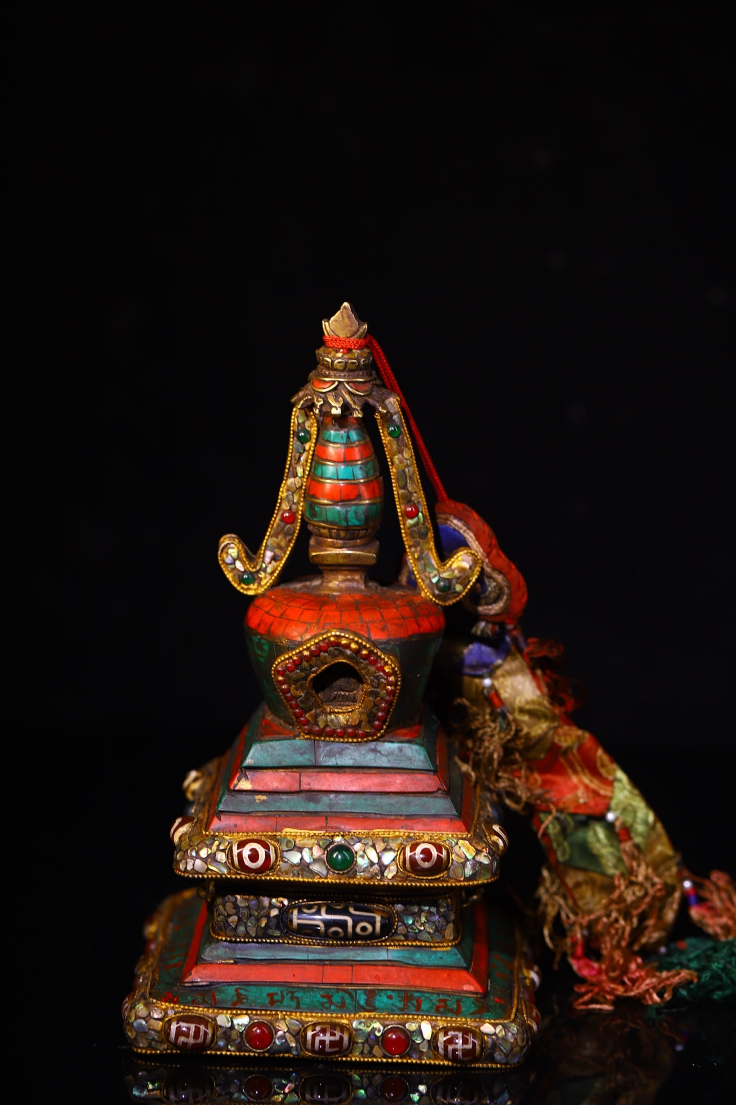 A Exquisite Bronze Gem-Inlaid Pagoda: A Exquisite Bronze Gem-Inlaid Pagoda,Qing Dynasty, China,Size:8.7inx5.1in,Weight:1700g 铜镶嵌宝石佛塔,中国清代