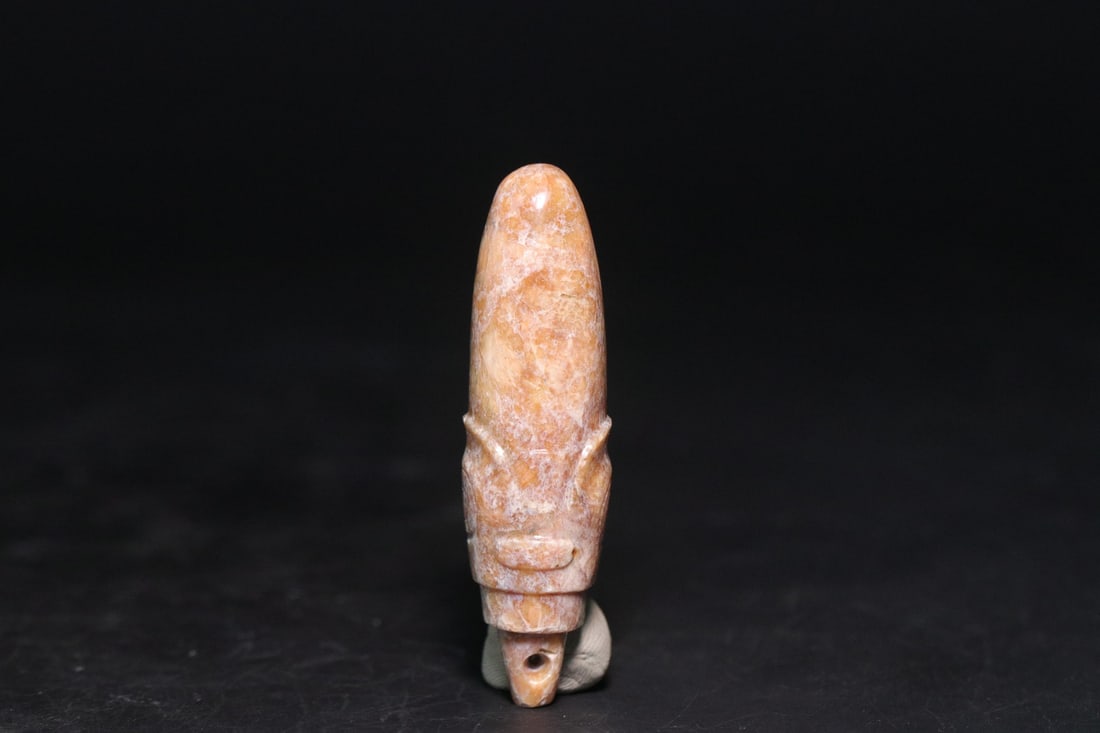 A Exquisite Gaogu Jade Ornament (1 of 9)