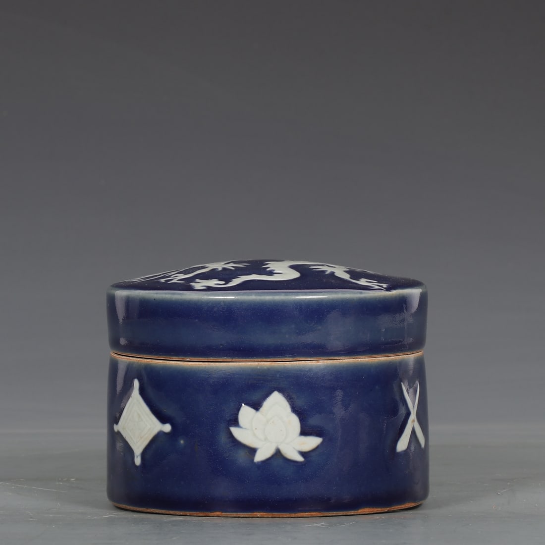 A Exquisite Ji Blue Glazed Dragon Pattern Box: A Exquisite Ji Blue Glazed Dragon Pattern Box,Yuan Dynasty, China,Size:3.5inx5.1in 霁蓝釉龙纹盒,中国元代