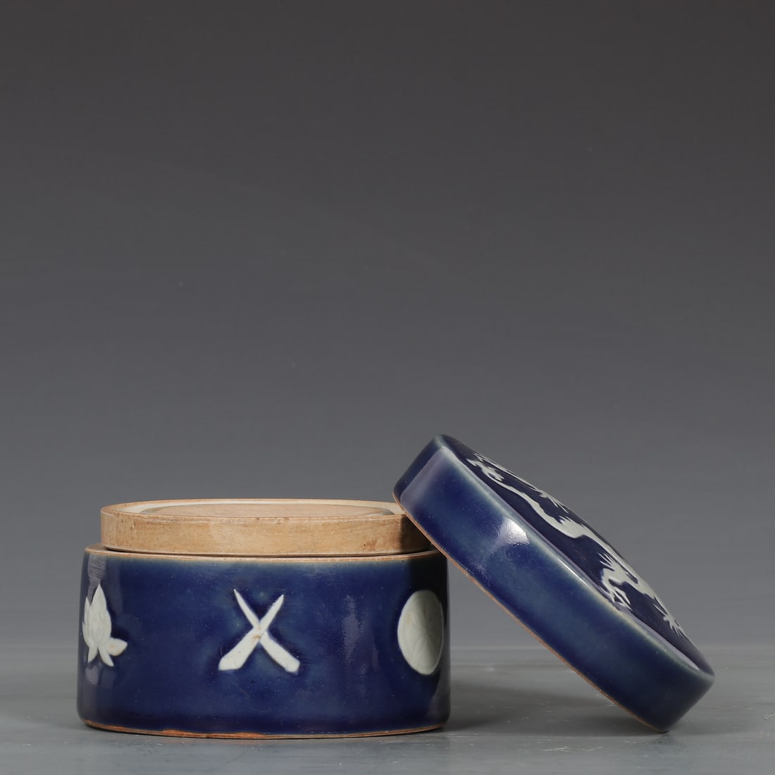 A Exquisite Ji Blue Glazed Dragon Pattern Box - 3