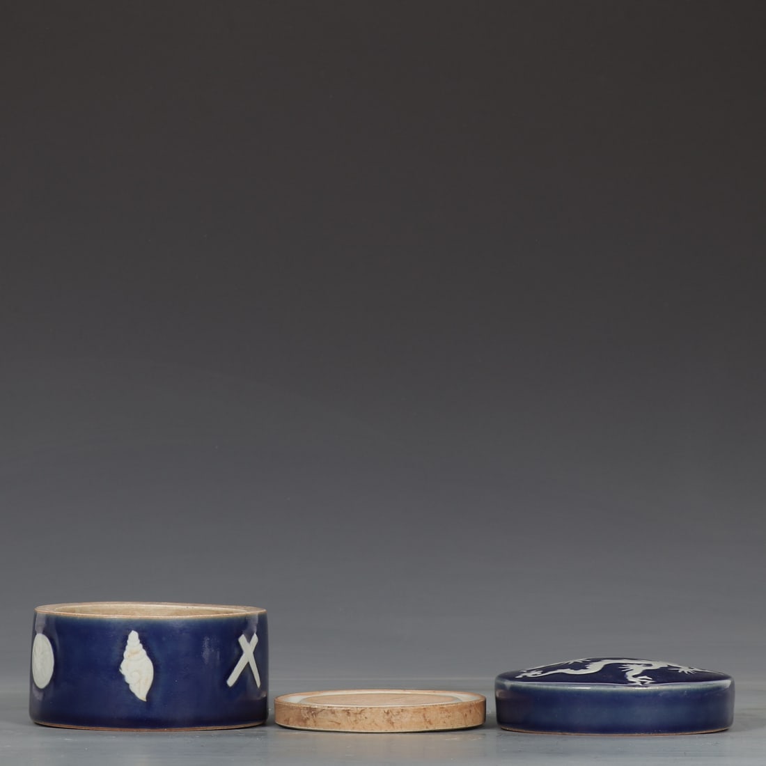 A Exquisite Ji Blue Glazed Dragon Pattern Box - 4