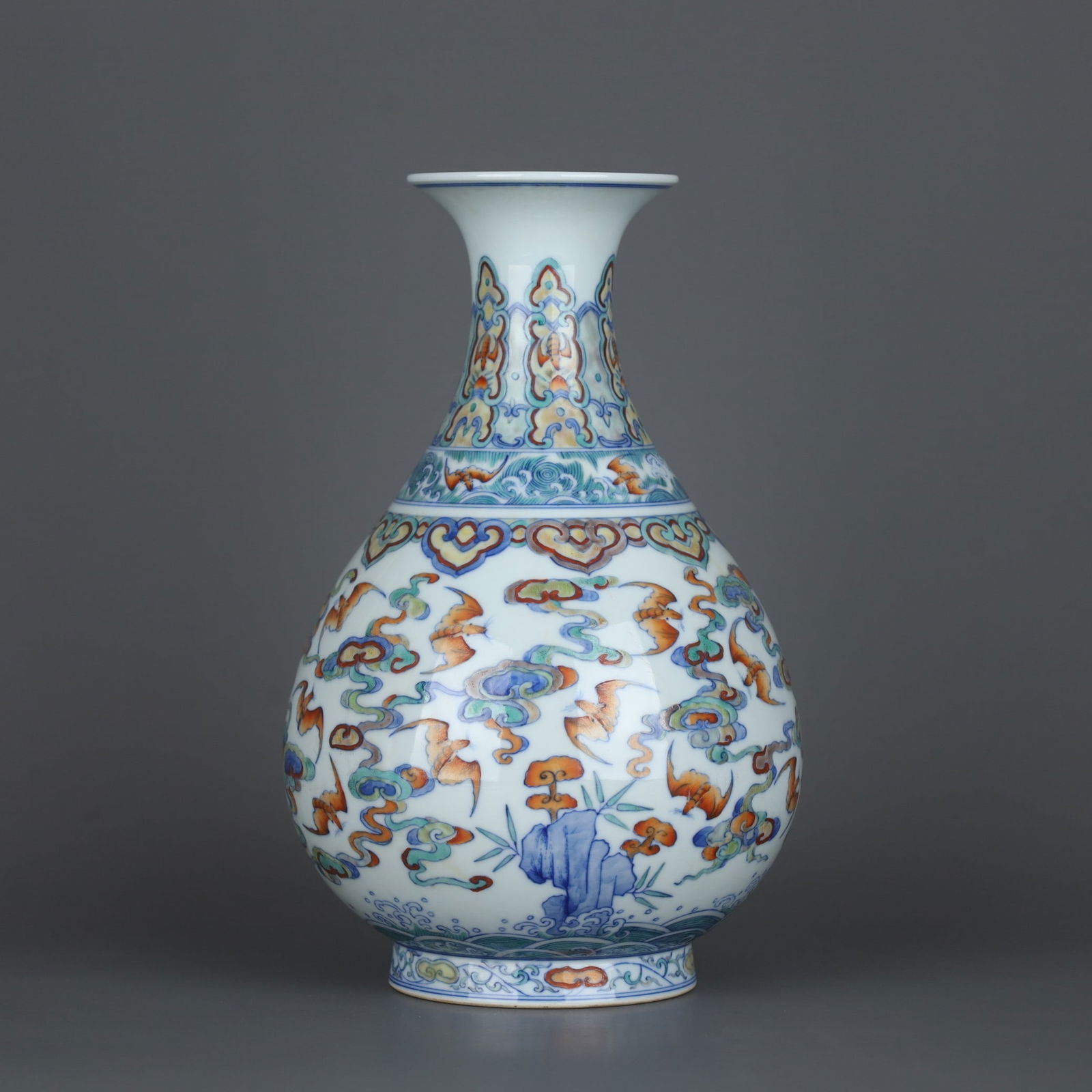 A Exquisite Doucai Auspicious Cloud Bats Pattern Vase - 2