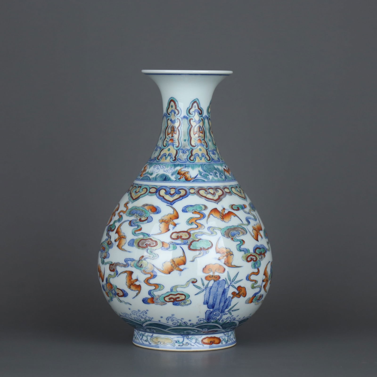 A Exquisite Doucai Auspicious Cloud Bats Pattern Vase - 3