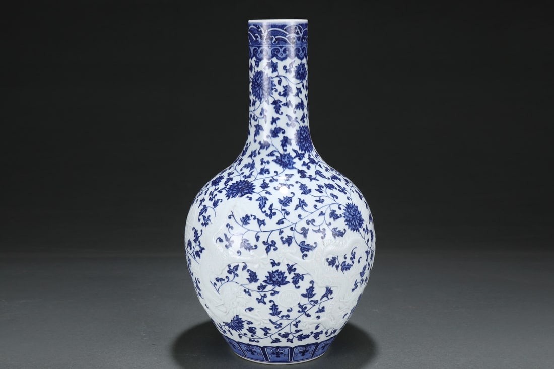 A Exquisite Blue and White Lotus Pattern Dragon Pattern Vase - 2