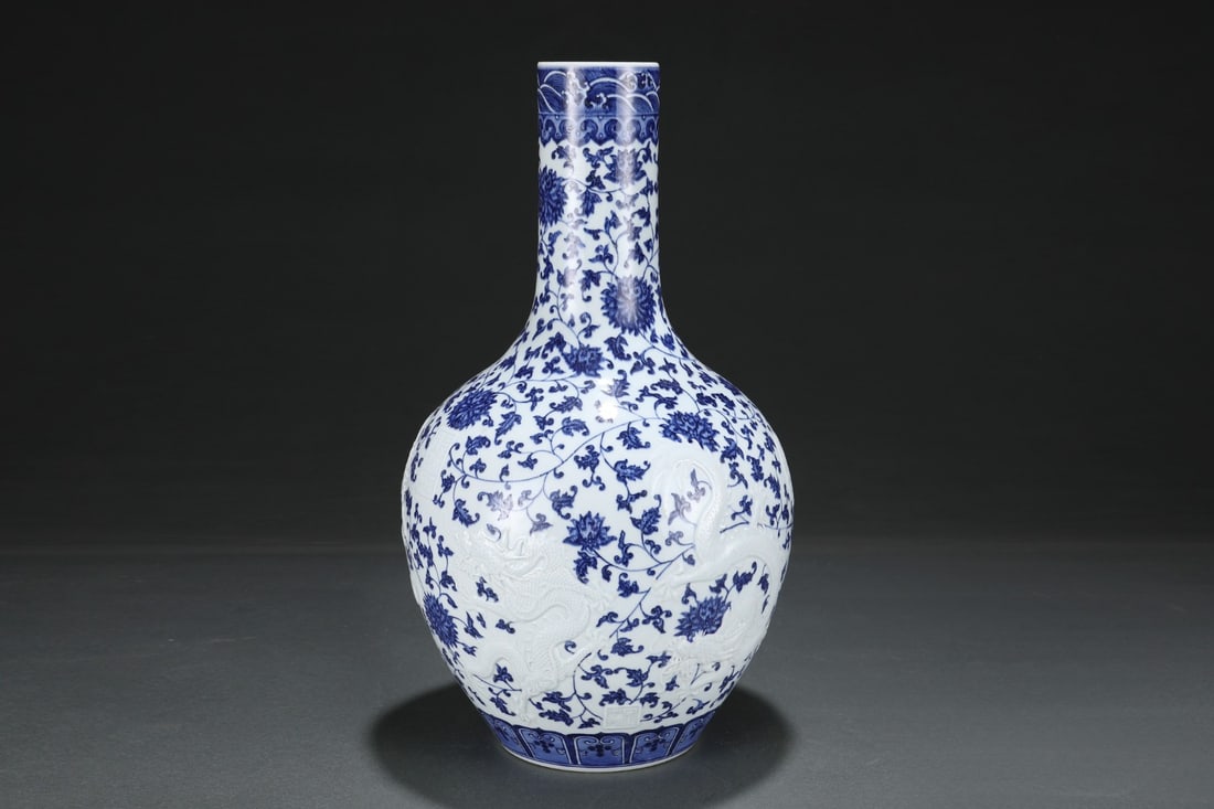 A Exquisite Blue and White Lotus Pattern Dragon Pattern Vase - 3