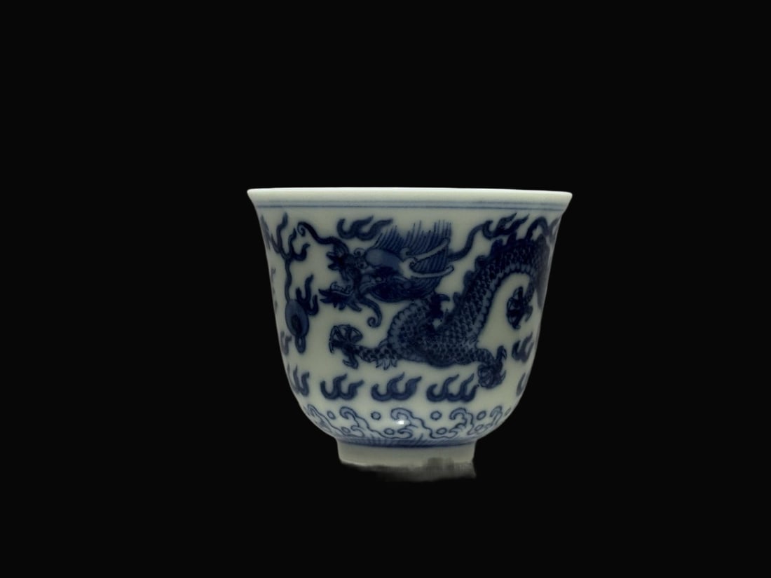 A Exquisite Blue and White Dragon Pattern Cup: A Exquisite Blue and White Dragon Pattern Cup,Qing Dynasty, China,With Mark,Size:2.4in 青花龙纹杯,中国清代,带款