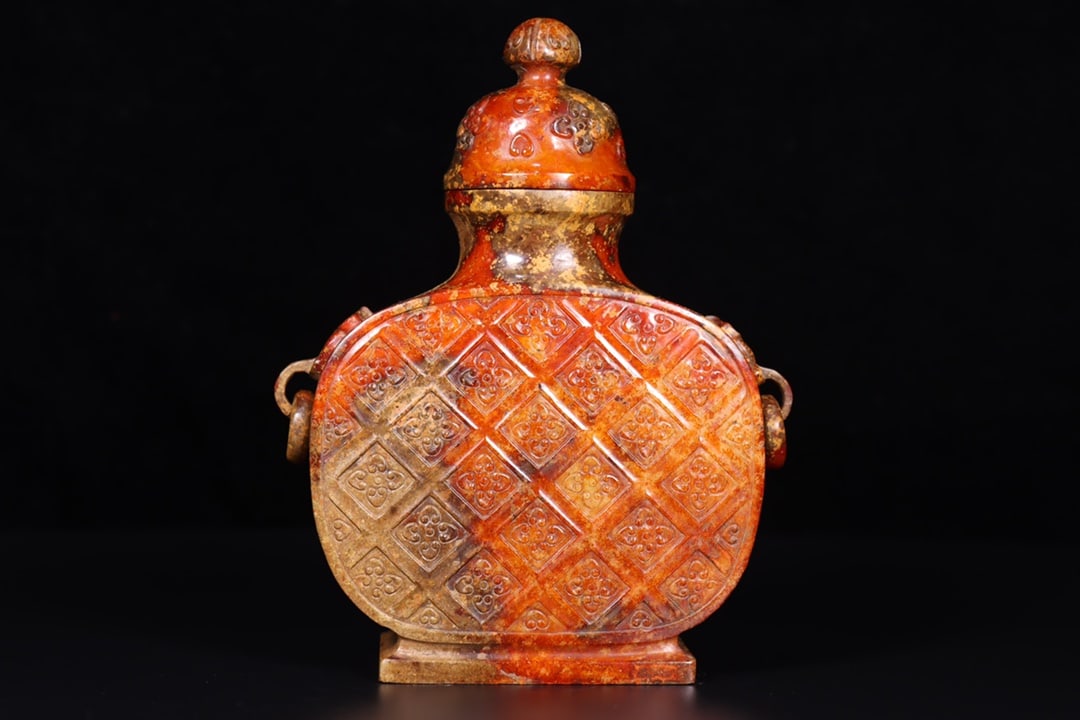 A Exquisite Hetian Jade Vase (1 of 9)