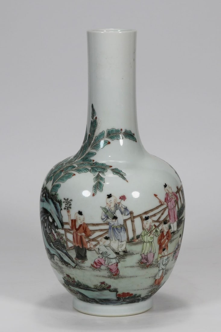 A Exquisite Famille-Rose Figures Pattern Vase (1 of 9)