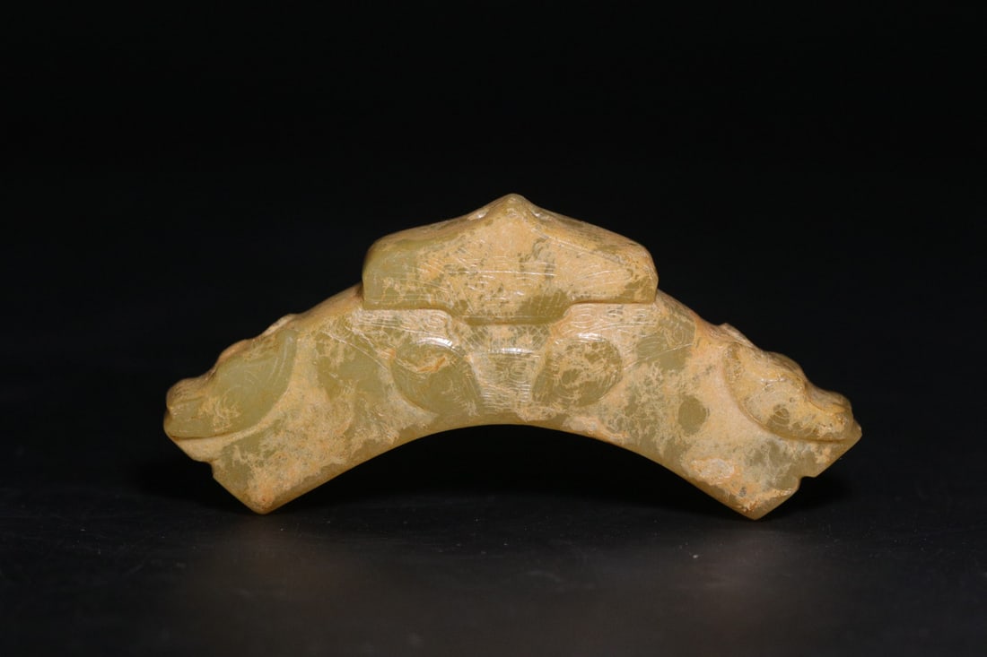 A Exquisite Gaogu Jade Ornament (1 of 9)