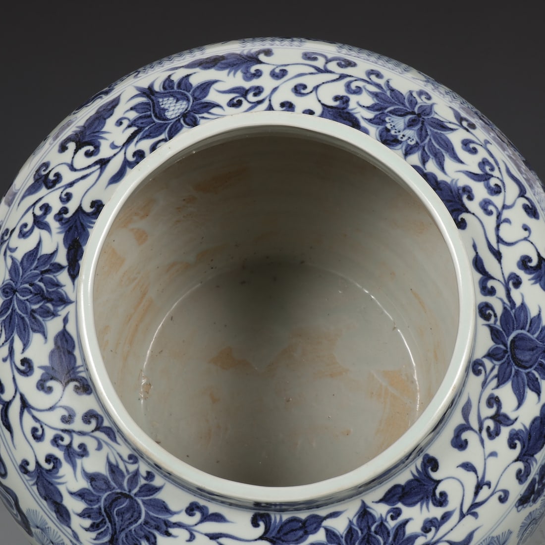 A Exquisite Blue and White Figure Pattern Jar - 8