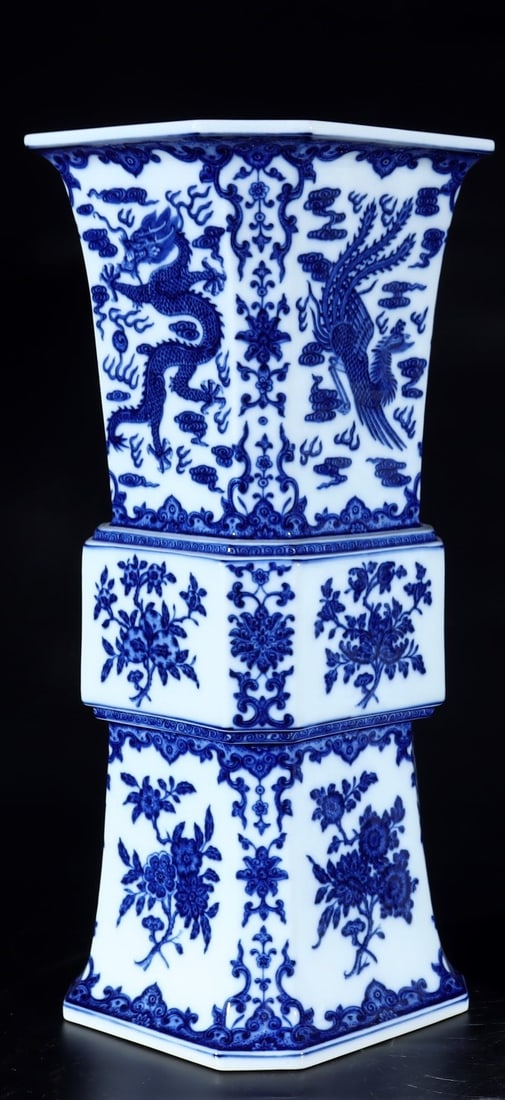 A Exquisite Blue and White Dragon and Phoenix Pattern Vase (1 of 8)