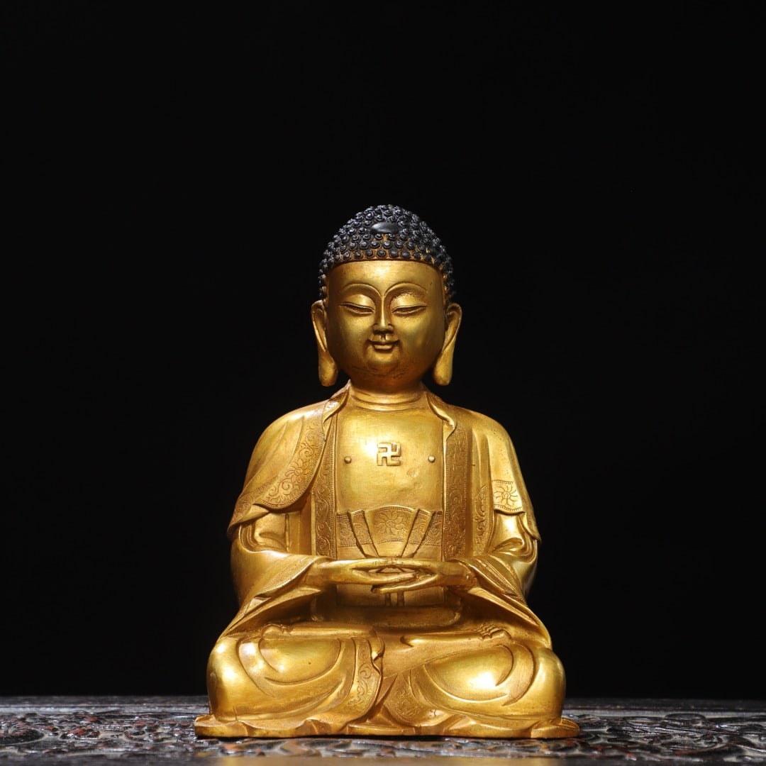 A Exquisite Gilt Bronze Buddha Statue Ornament: A Exquisite Gilt Bronze Buddha Statue Ornament,Qing Dynasty, China,Size:18x13x3.1in,Weight:900g 铜鎏金佛像摆件,中国清代