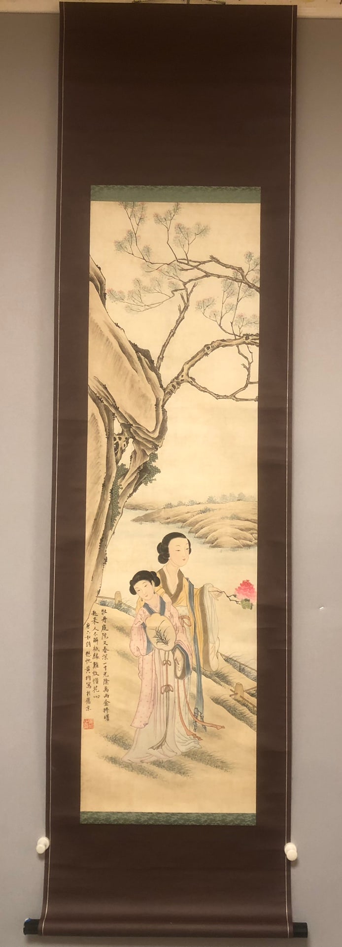 A Chinese Vertical Scroll Ink Painting of Figures on Paper: A Chinese Vertical Scroll Ink Painting of Figures on Paper,Modern Time of China,Huang Jun,Size:13.8inx48.8in 