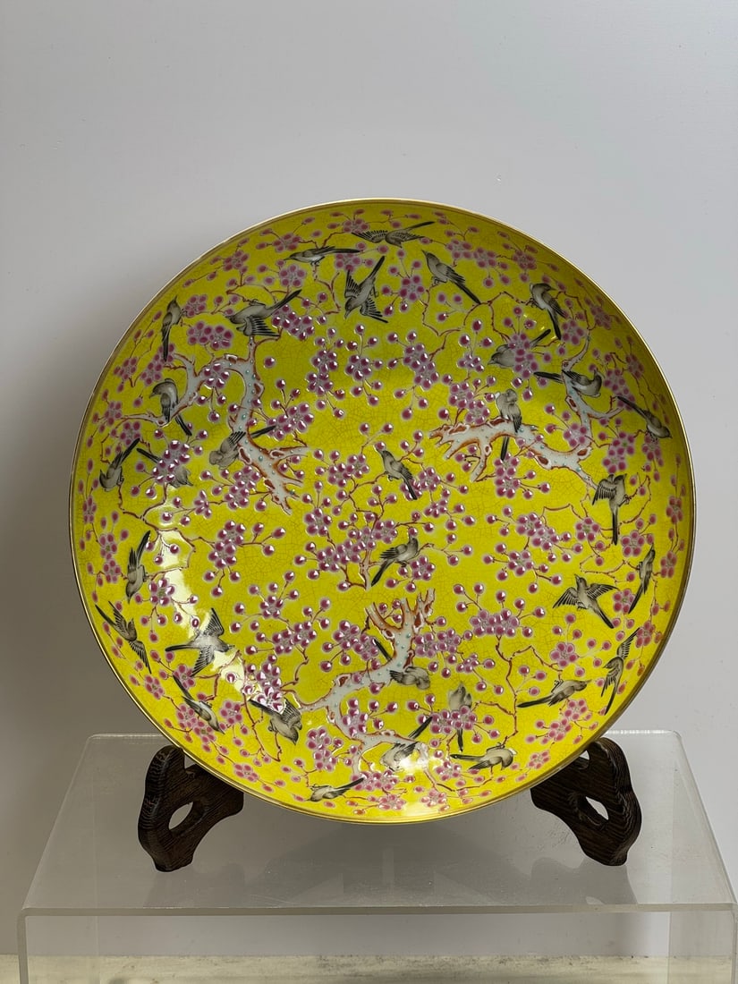 A Exquisite Yellow Glazed Famille-Rose Flower and Bird Pattern Plate: A Exquisite Yellow Glazed Famille-Rose Flower and Bird Pattern Plate,Qing Dynasty, China,Guangxu Six-character Mark,Size:7.9in 