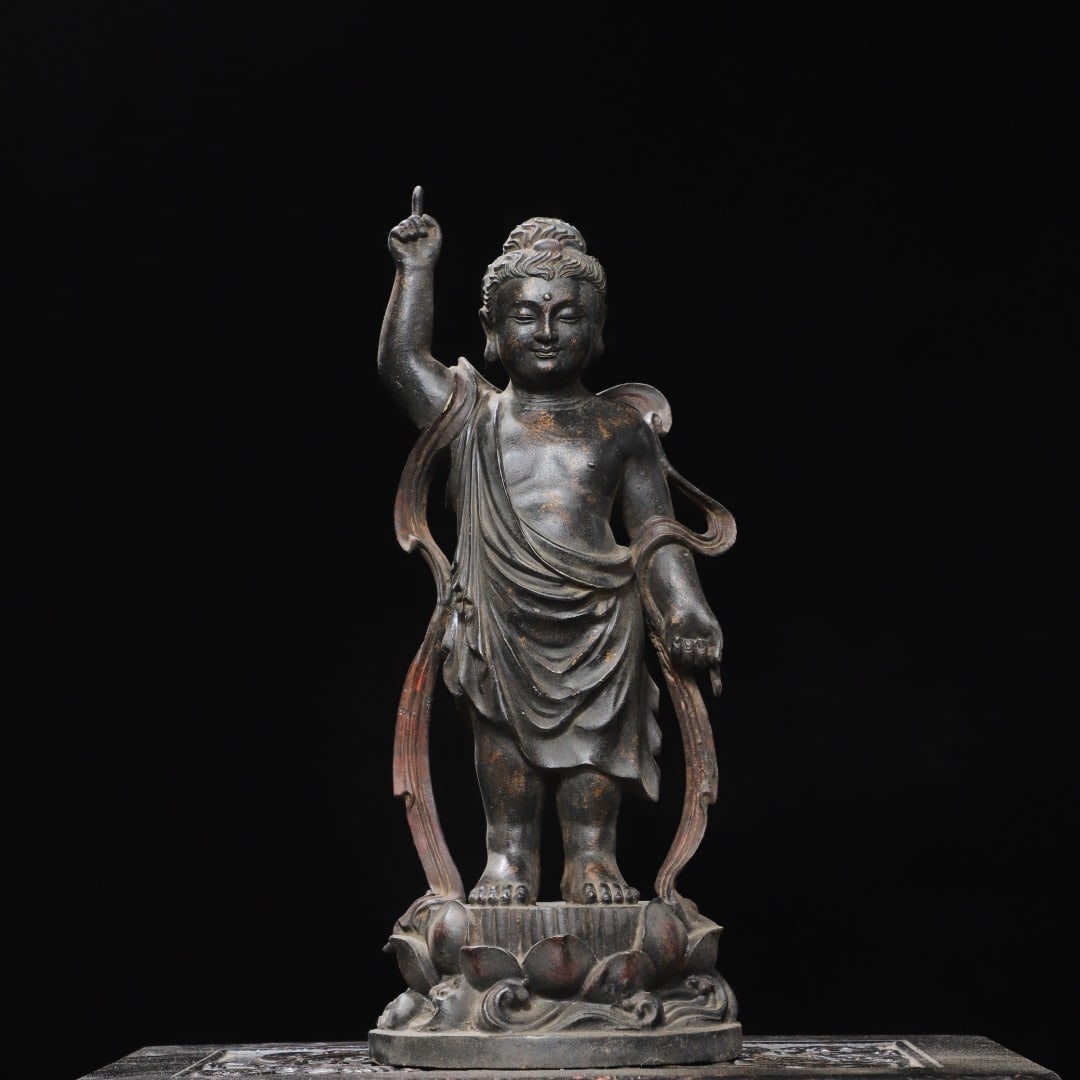 A Exquisite Gold Overlaid Bronze Buddha Ornament: A Exquisite Gold Overlaid Bronze Buddha Ornament,Qing Dynasty, China,Size:41x16x6.3in,Weight:3950g 铜拓金佛摆件,中国清代