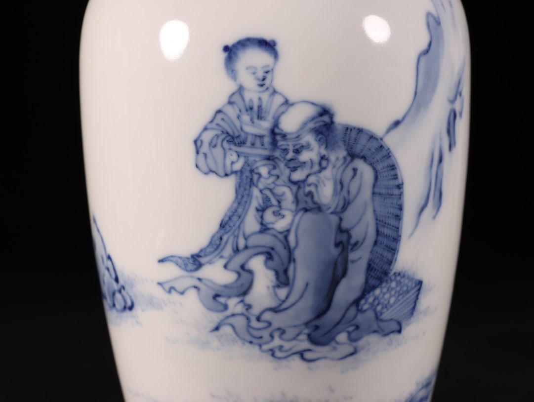 A Exquisite Blue and White Figures Pattern Vase - 2