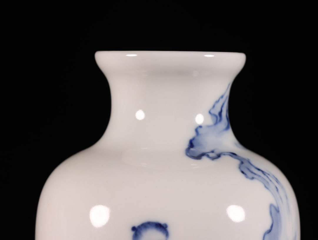 A Exquisite Blue and White Figures Pattern Vase - 3