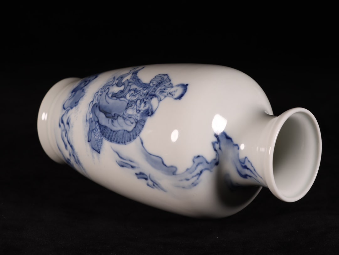 A Exquisite Blue and White Figures Pattern Vase - 6
