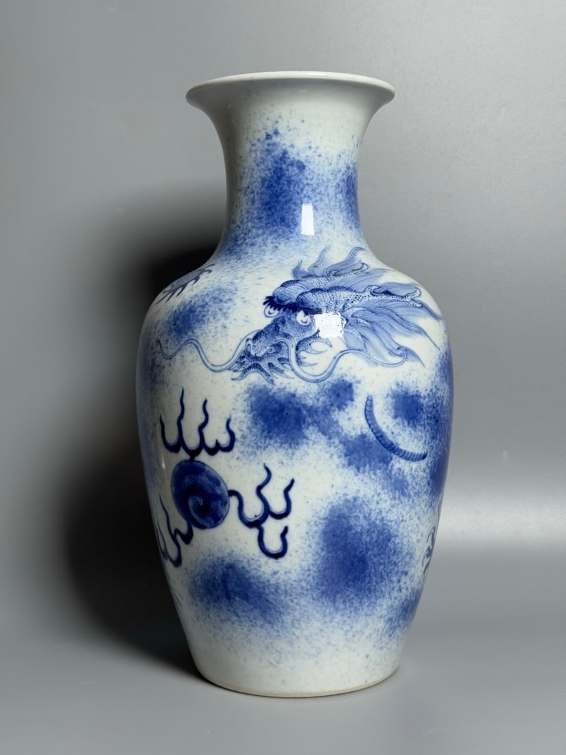 A Exquisite Blue and White Dragon Pattern Vase (1 of 8)