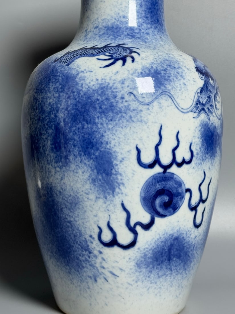 A Exquisite Blue and White Dragon Pattern Vase - 4