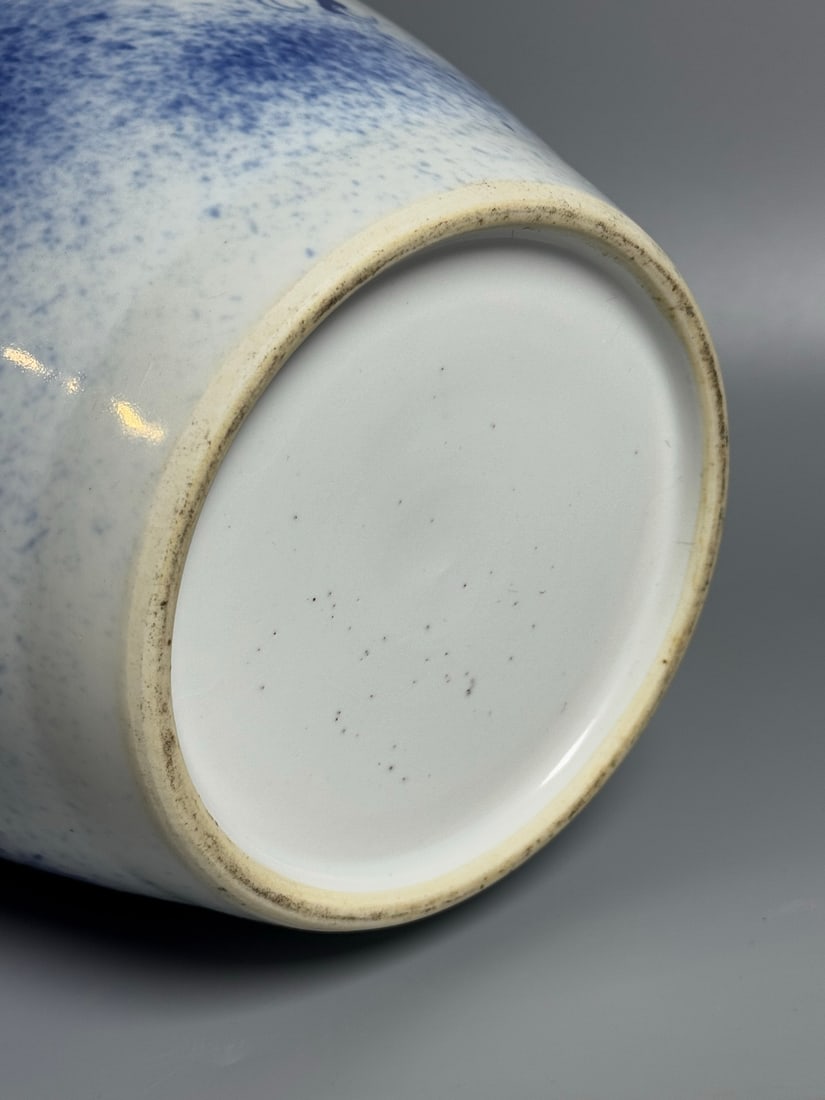 A Exquisite Blue and White Dragon Pattern Vase - 8