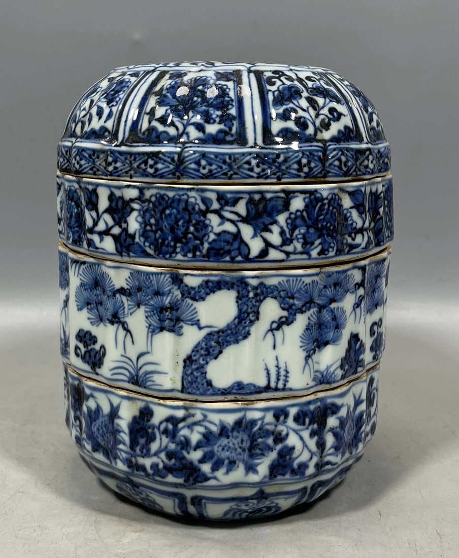 Blue and White Flower Pattern Jar: Blue and White Flower Pattern Jar,Yuan Dynasty, China,Size:9.1inx6.9in 青花花卉纹罐,中国元代