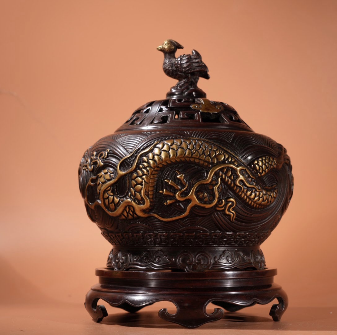 A Exquisite Gilt Bronze Dragon Pattern Censer (1 of 9)