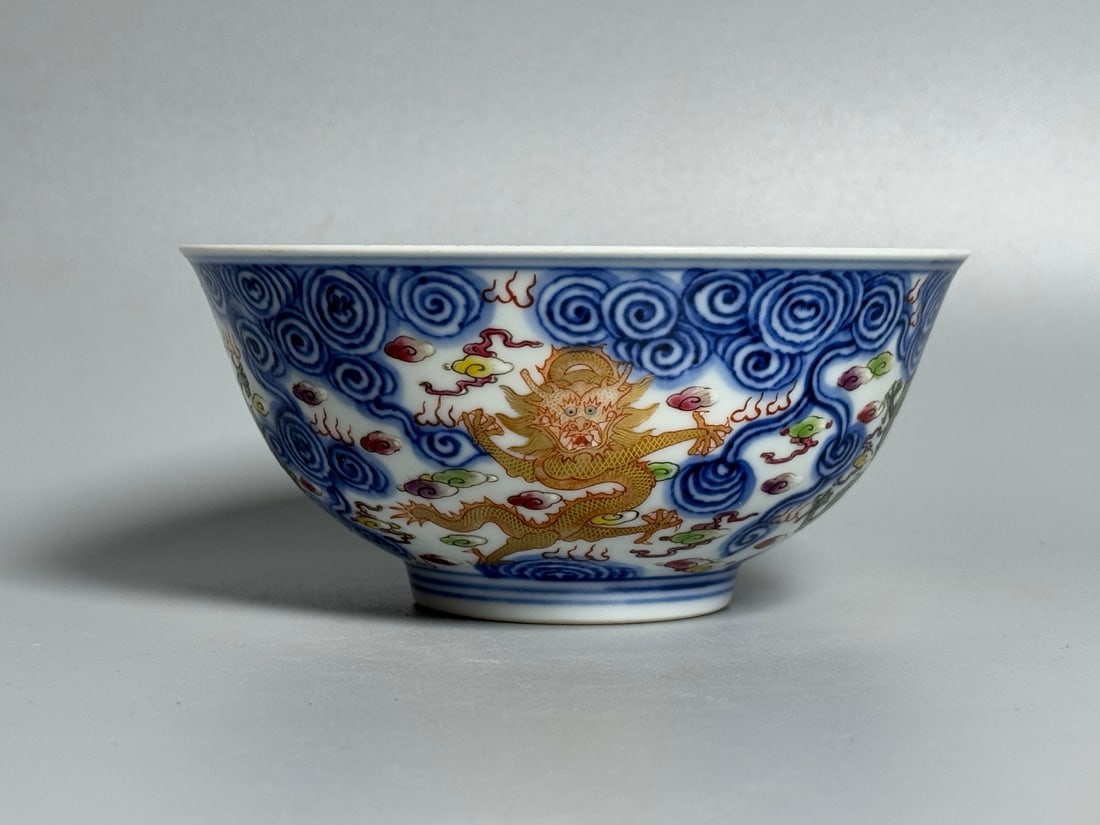 A Exquisite Blue and White Dragon Pattern Bowl (1 of 8)