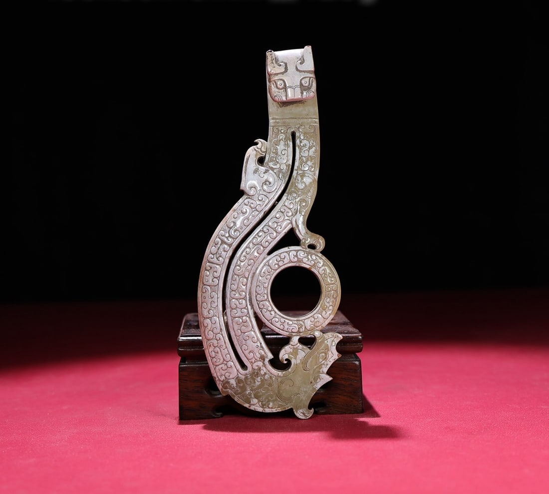 A Exquisite Hetian Jade Dragon-Shaped Ornament: A Exquisite Hetian Jade Dragon-Shaped Ornament,Han Dynasty, China,Size:6.2inx2.4inx0.6in,Weight:123g 和田玉龙形状带钩,中国汉代