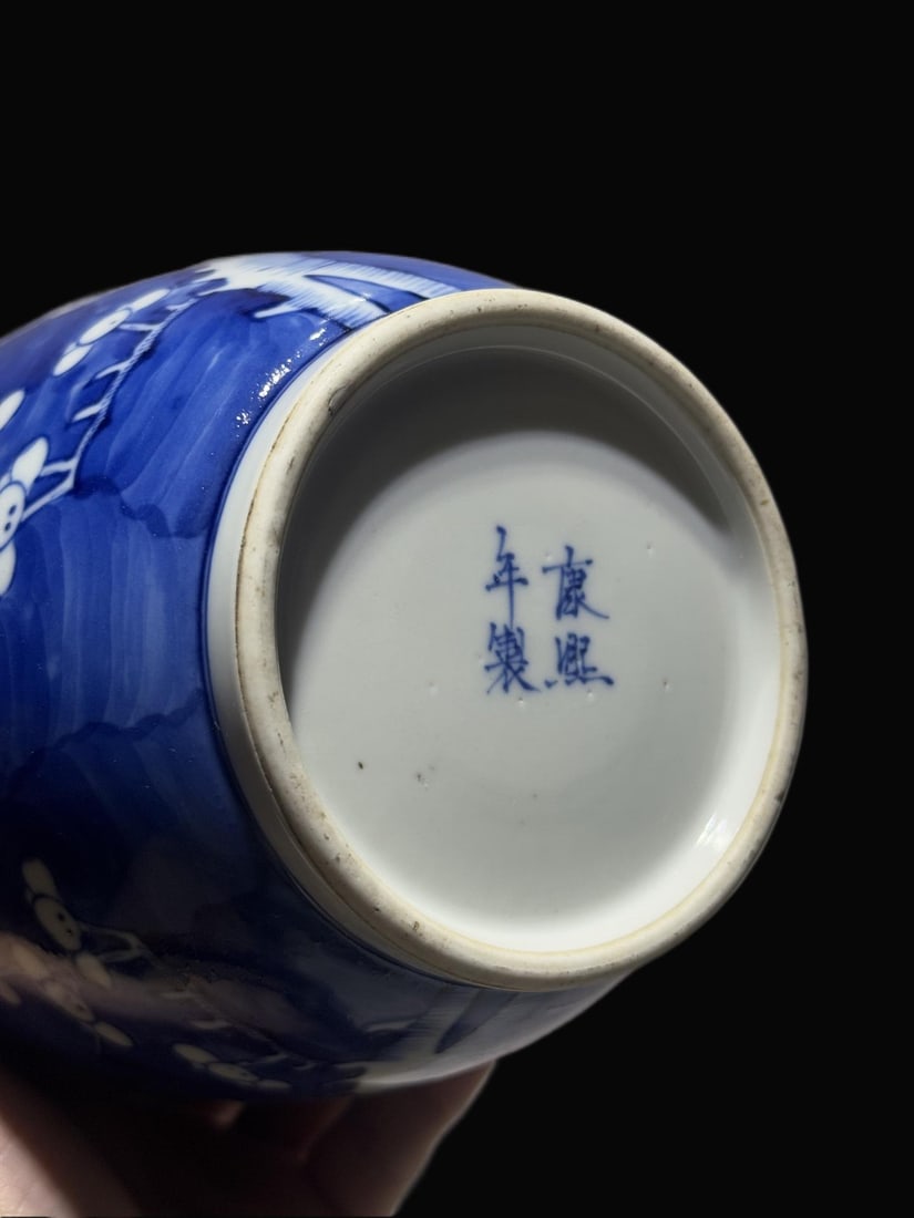 A Exquisite Blue and White Flower Pattern Jar - 8