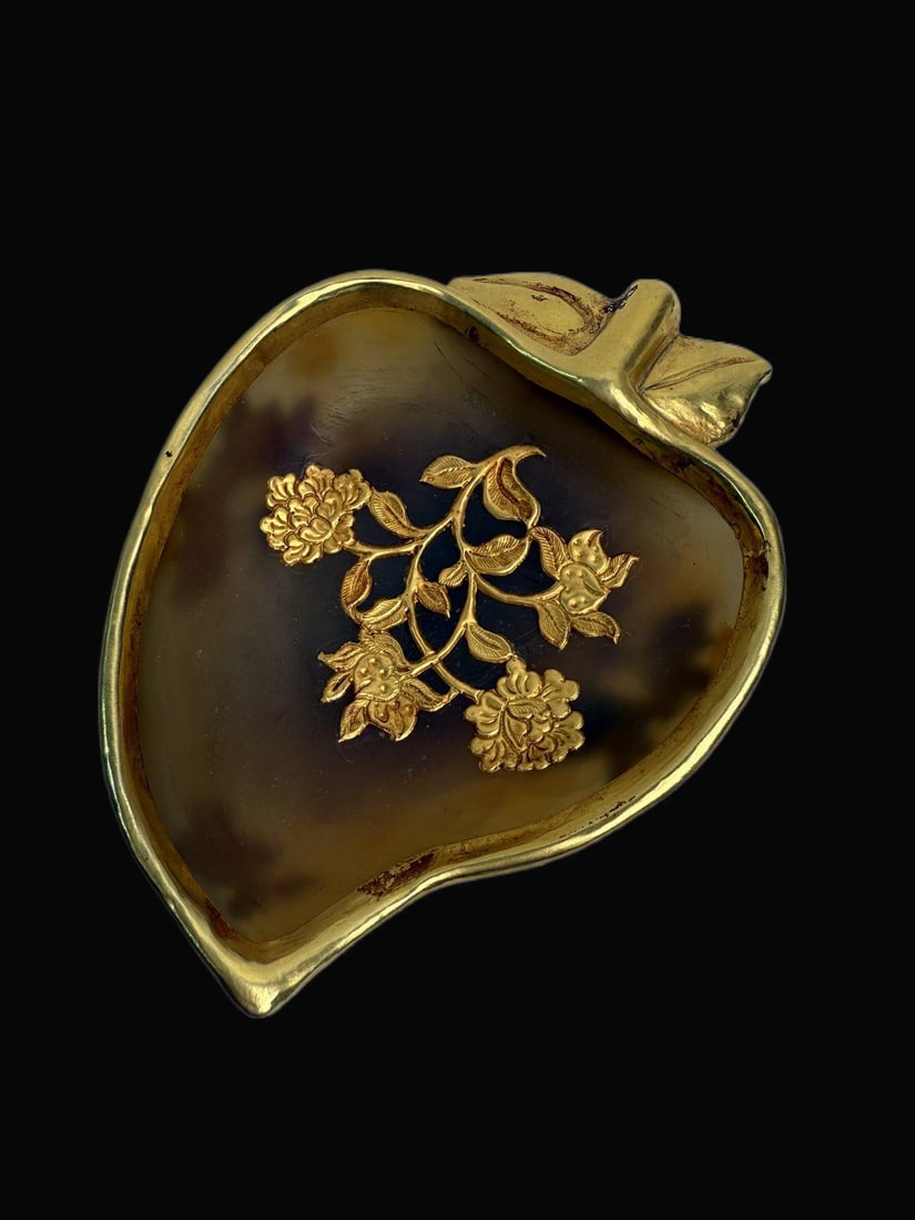 A Exquisite Agate Gilt Inlaid Peach-Shaped Plate (1 of 5)