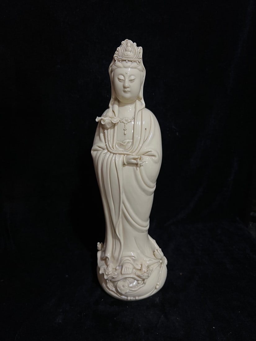 A Exquisite Blan De Chine Guanyin Ornament: A Exquisite Blan De Chine Guanyin Ornament,Ming Dynasty, China,With Mark,Size:18.9in 德化瓷观音摆件,中国明代,带款