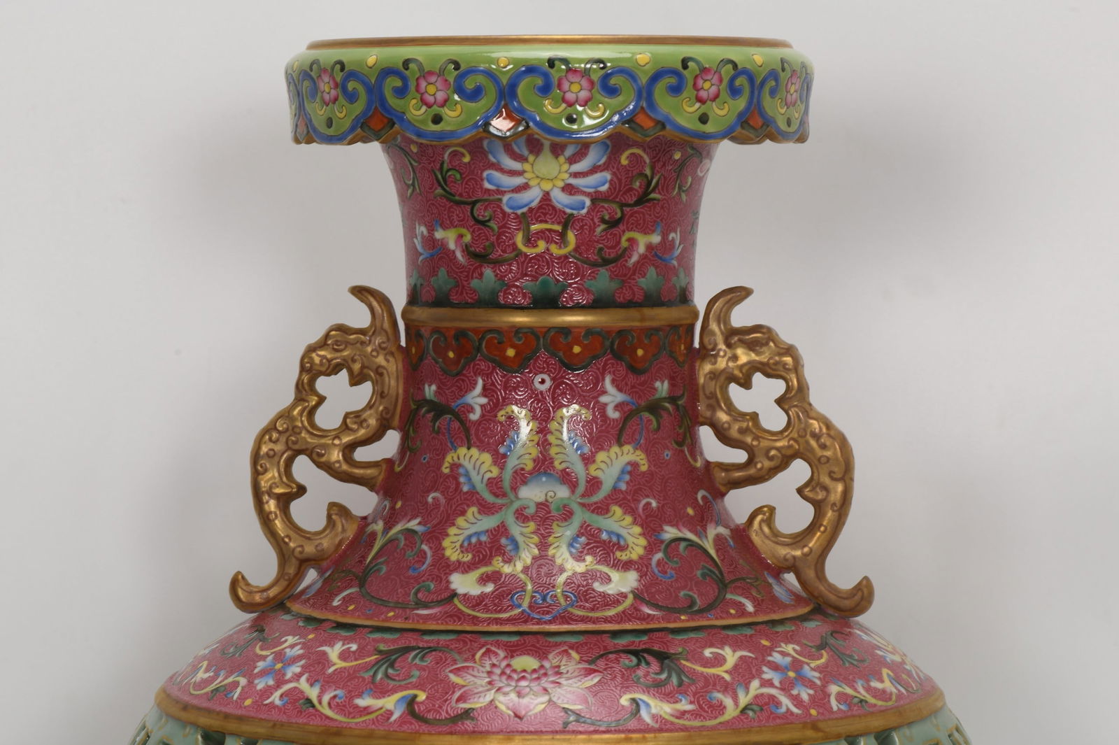 A Exquisite Celadon-Glazed Gilt Interlocking Lotus-Pattern Double-Ears Vase - 3