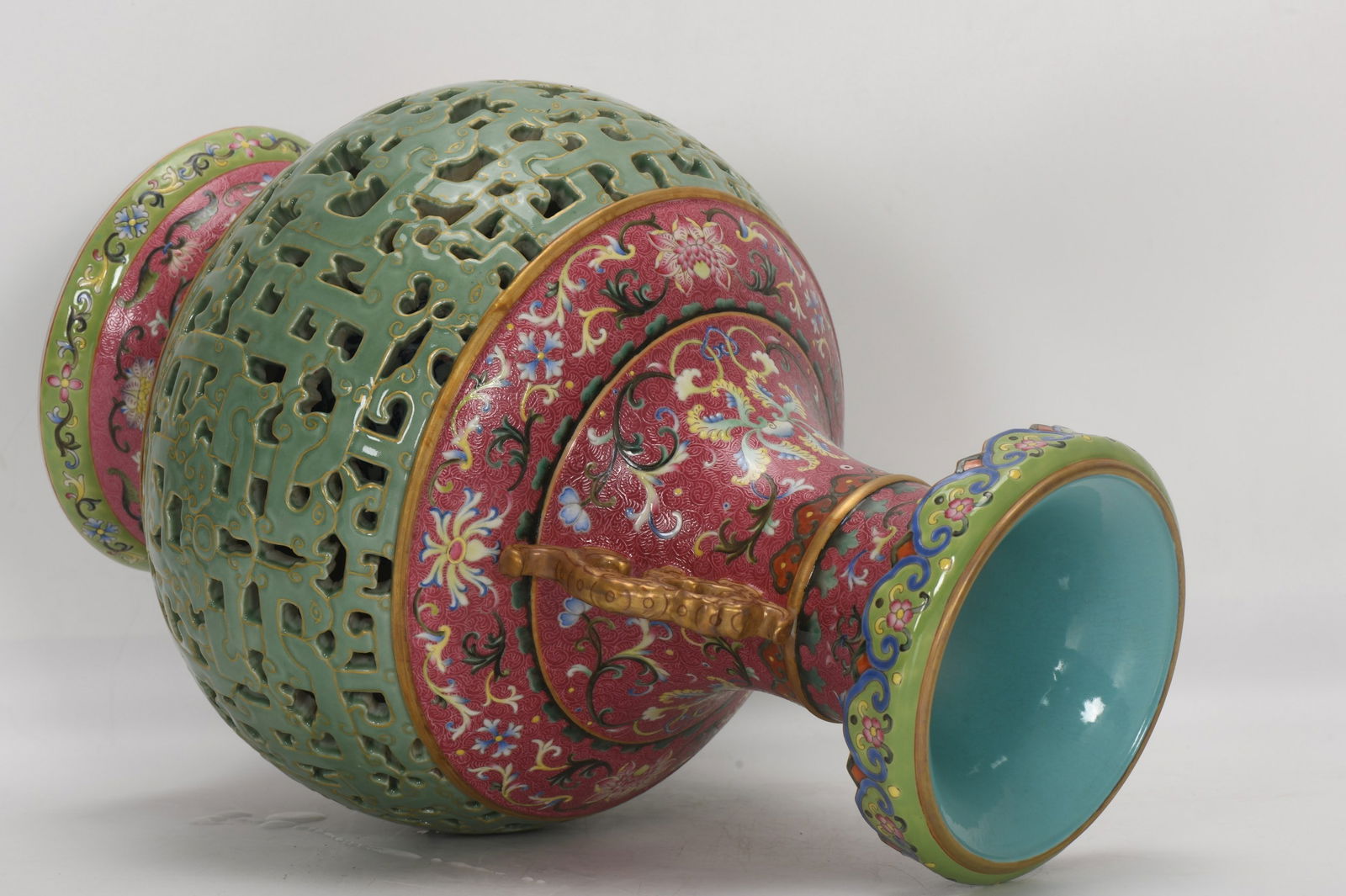 A Exquisite Celadon-Glazed Gilt Interlocking Lotus-Pattern Double-Ears Vase - 7