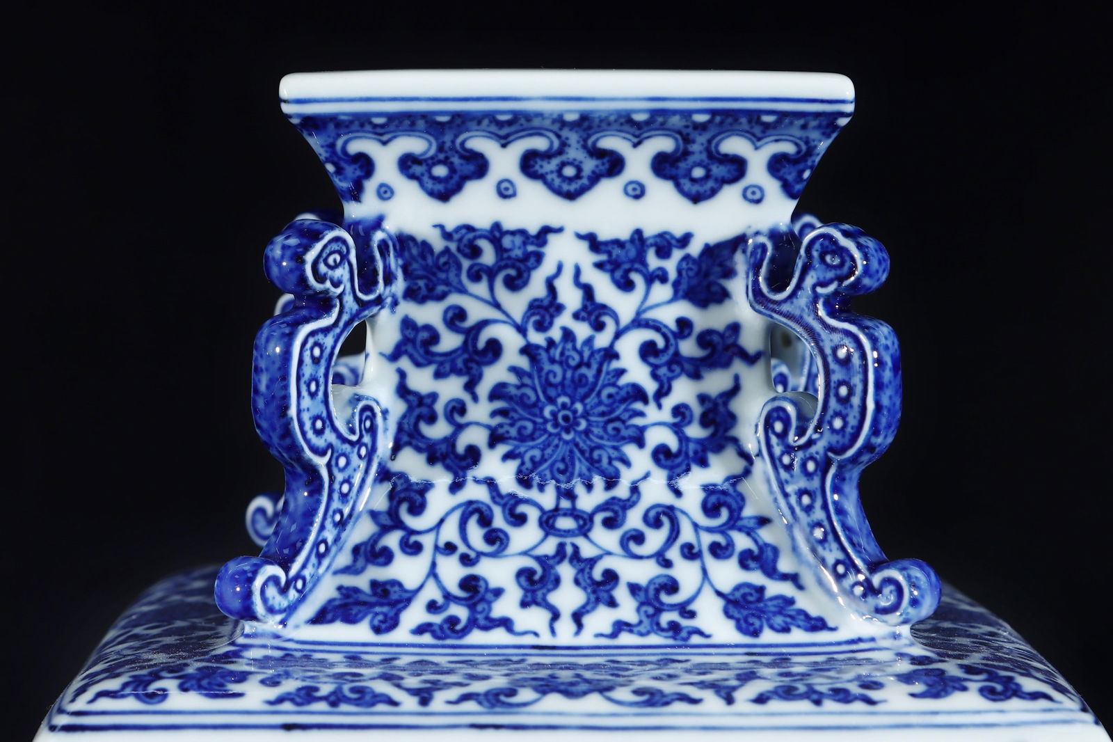 A Exquisite Blue and White Lotus Pattern Pattern Vase - 3