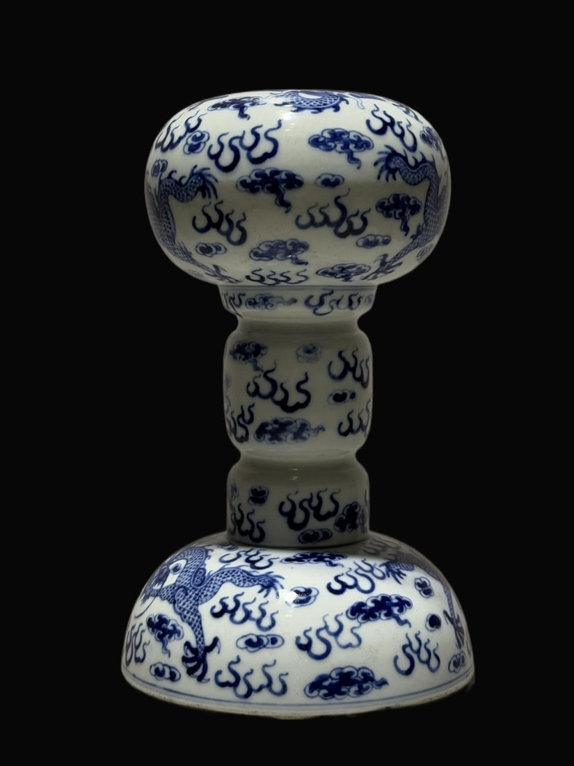 A Exquisite Blue and White Dragon Pattern Hatstand - 3