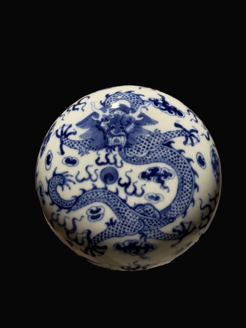 A Exquisite Blue and White Dragon Pattern Hatstand - 4