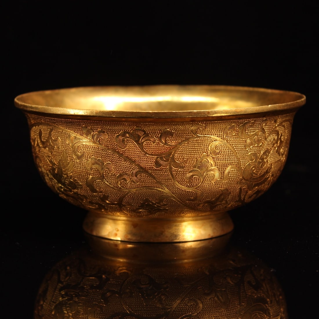A Exquisite Gilt Bronze Carved Flower Pattern Bowl (1 of 7)