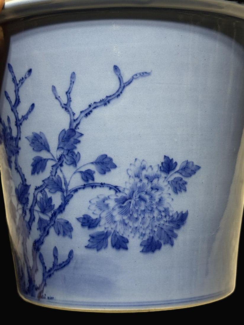A Exquisite Blue and White Flower Pattern Basin - 4
