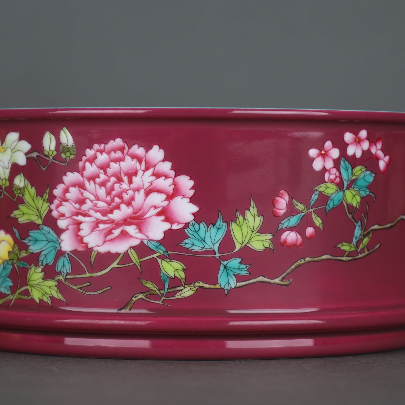 A Exquisite Ruby Red Ground Enamel Flower Pattern Brush Washer - 6