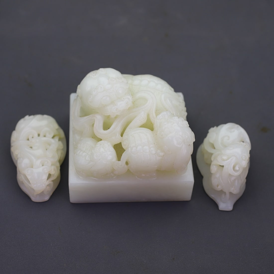 A Set of Exquisite Hetian Jade Carved Auspicious Beast Seal: A Set of Exquisite Hetian Jade Carved Auspicious Beast Seal,Qing Dynasty, China,Size:17.3inx9.2inx5.7inx6.4inx4.4inx14.4in,Weight:5065g 