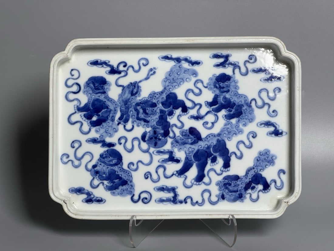 A Exquisite Blue and White Lion Pattern Plate: A Exquisite Blue and White Lion Pattern Plate,Qing Dynasty, China,Size:9.4inx6.9inx1in 青花狮子纹盘,中国清代